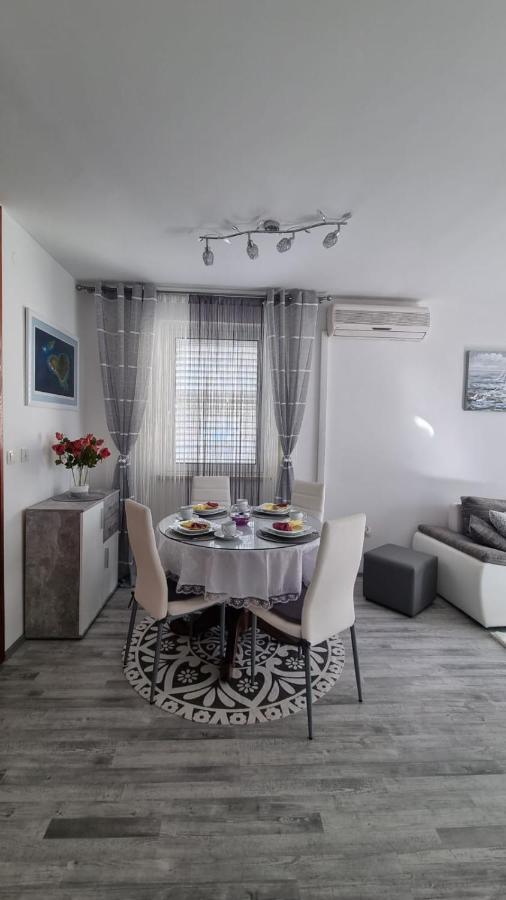 מאקרסקה Apartman Nikol מראה חיצוני תמונה